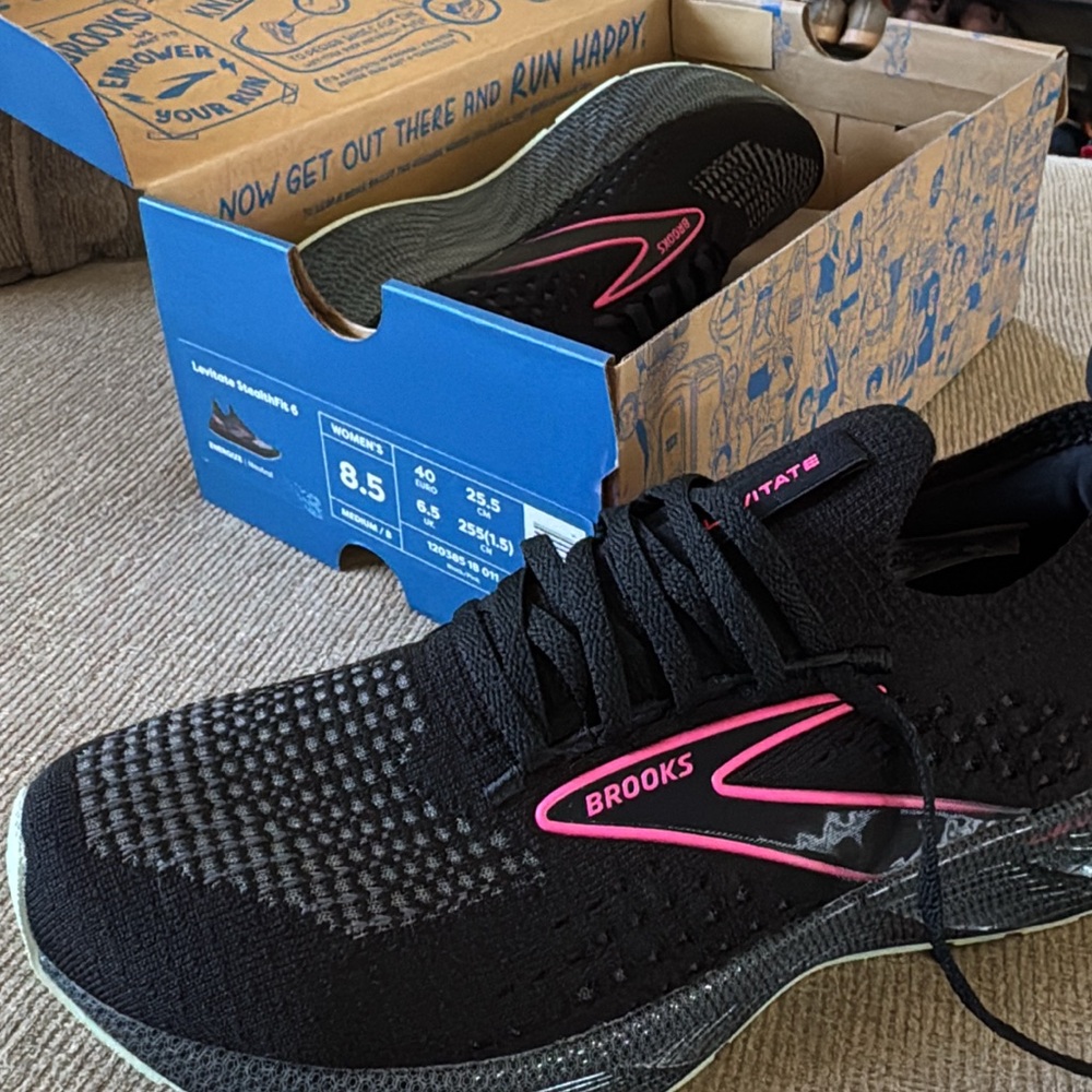 Brooks black & pink levitate StealthFit 6